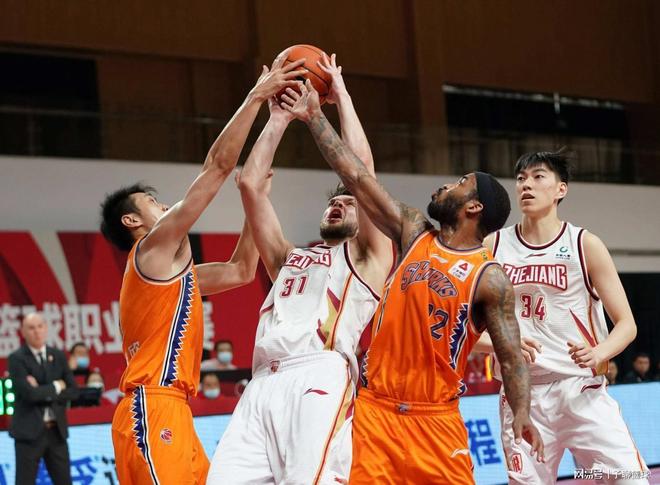 激烈角逐 激烈角逐